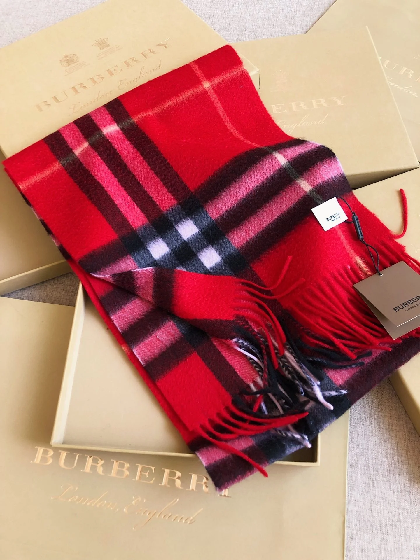 code:3523-235.95-33.99$-Burberry-with box gallery