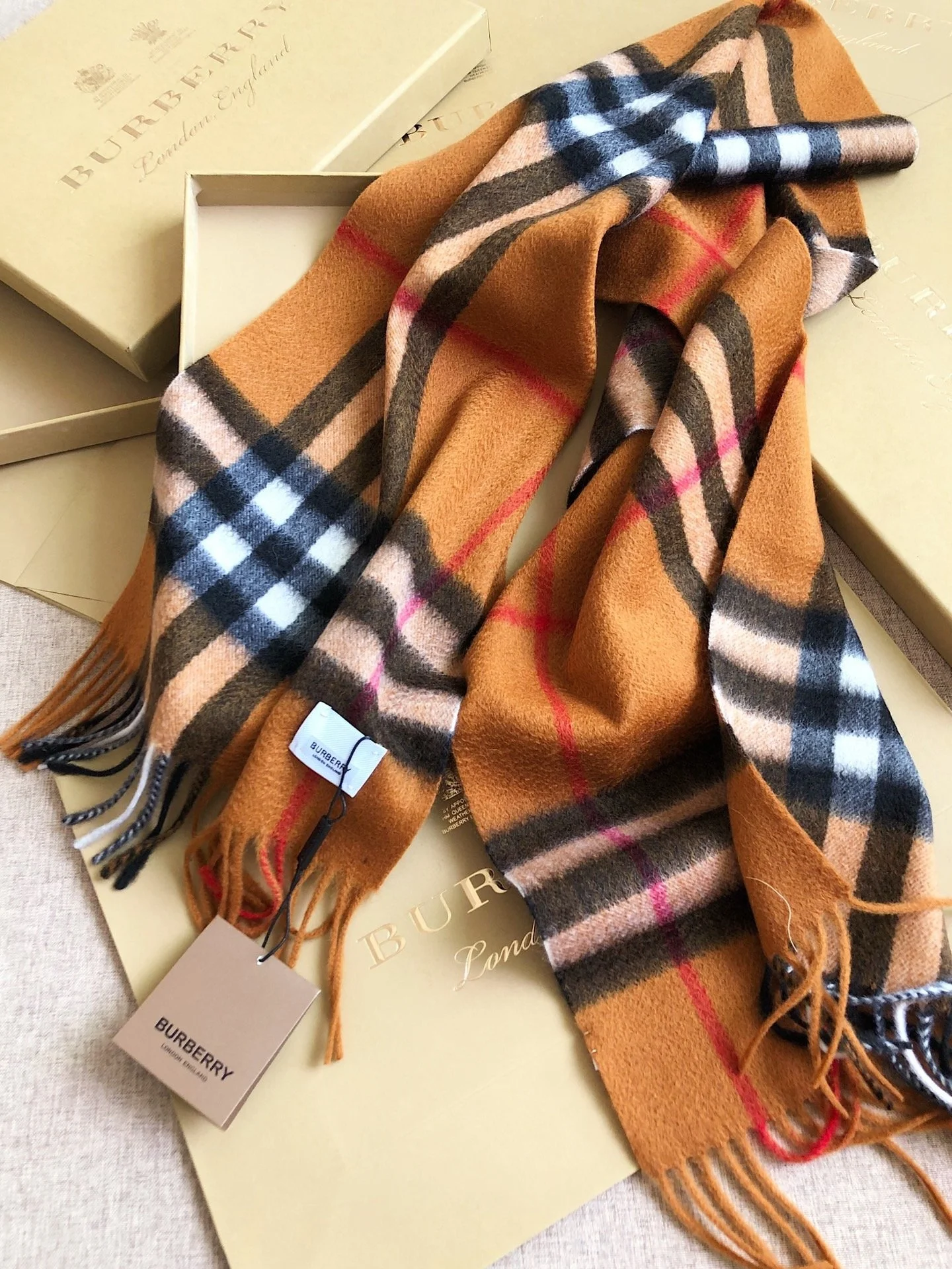 code:3523-235.95-33.99$-Burberry-with box gallery