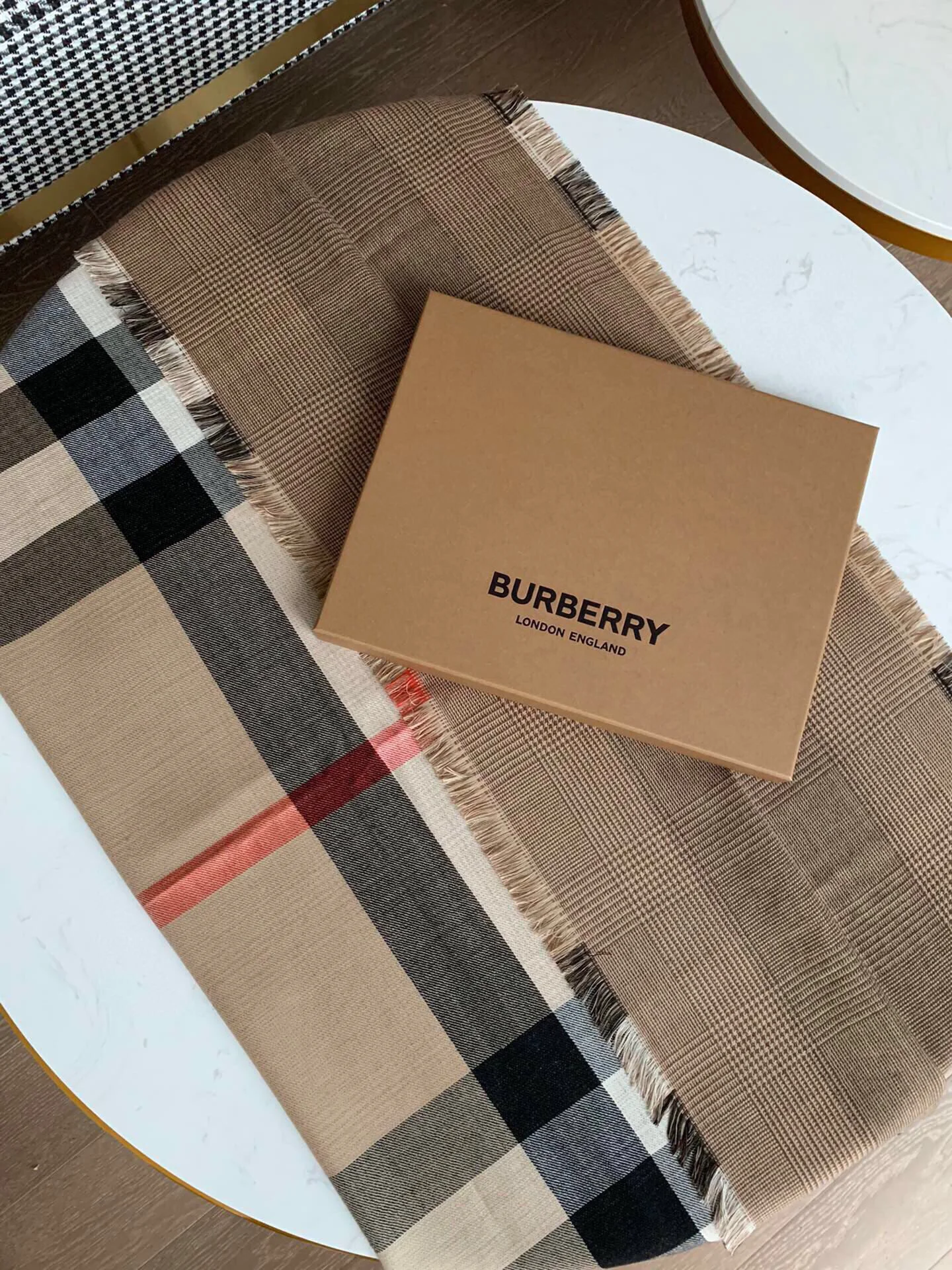 code:3689-197.1-27.99$-Burberry gallery