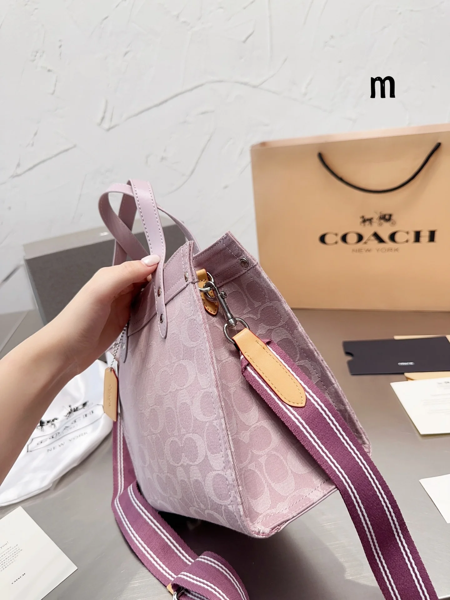 code:3707-437.27-59.99$-COACH-with box gallery