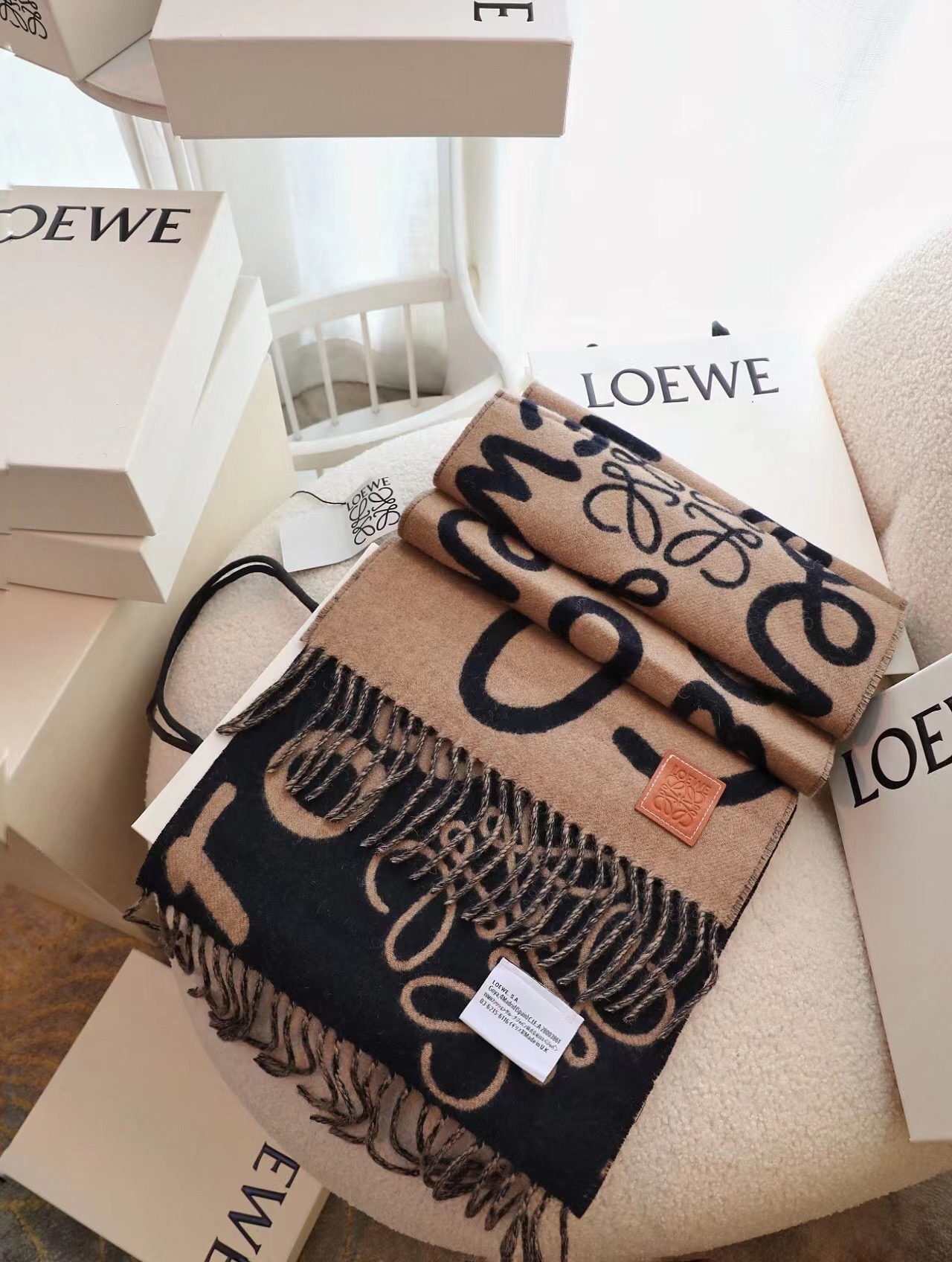 lis11181 LOEWE $26.99 gallery