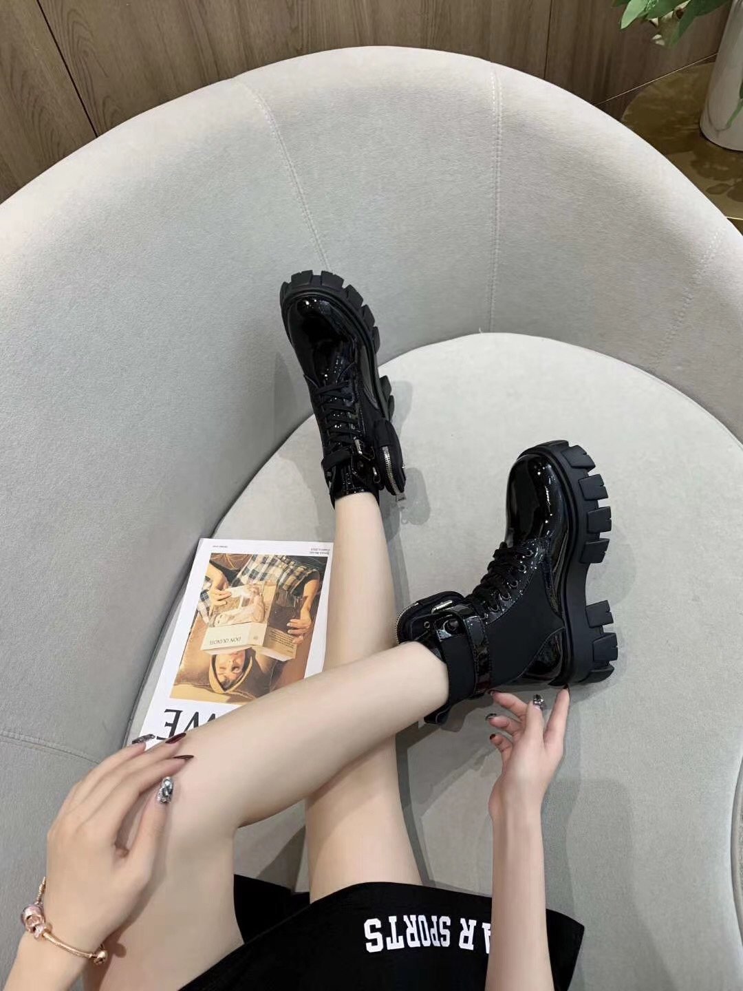 lis2524 63.99$ PRADA gallery