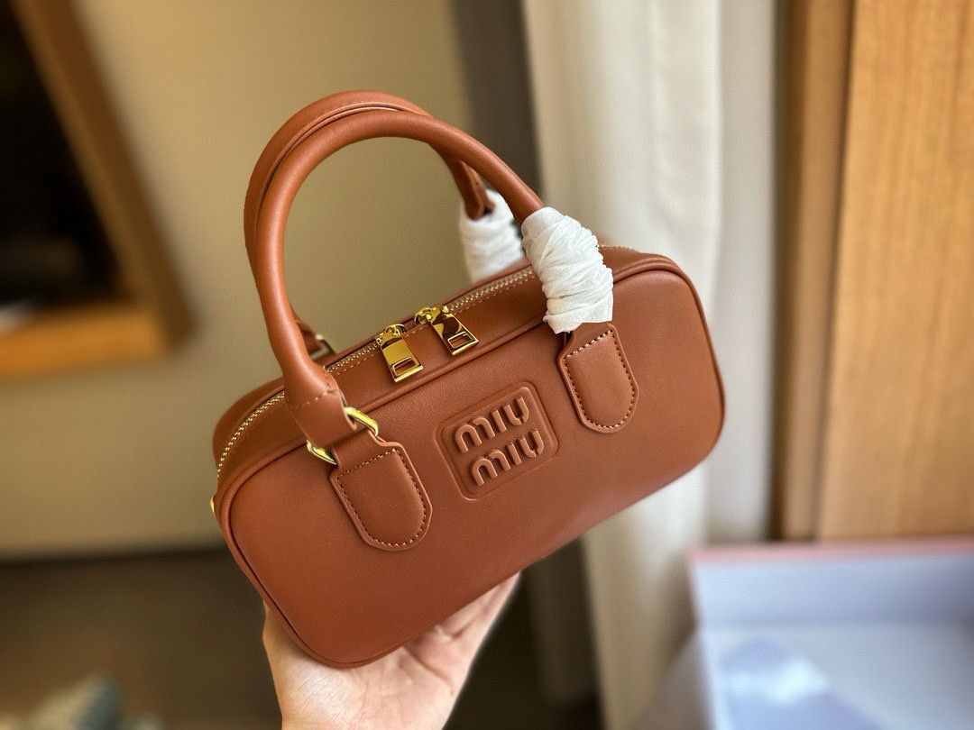 miumiu  49.29$    code 306-7212-R gallery