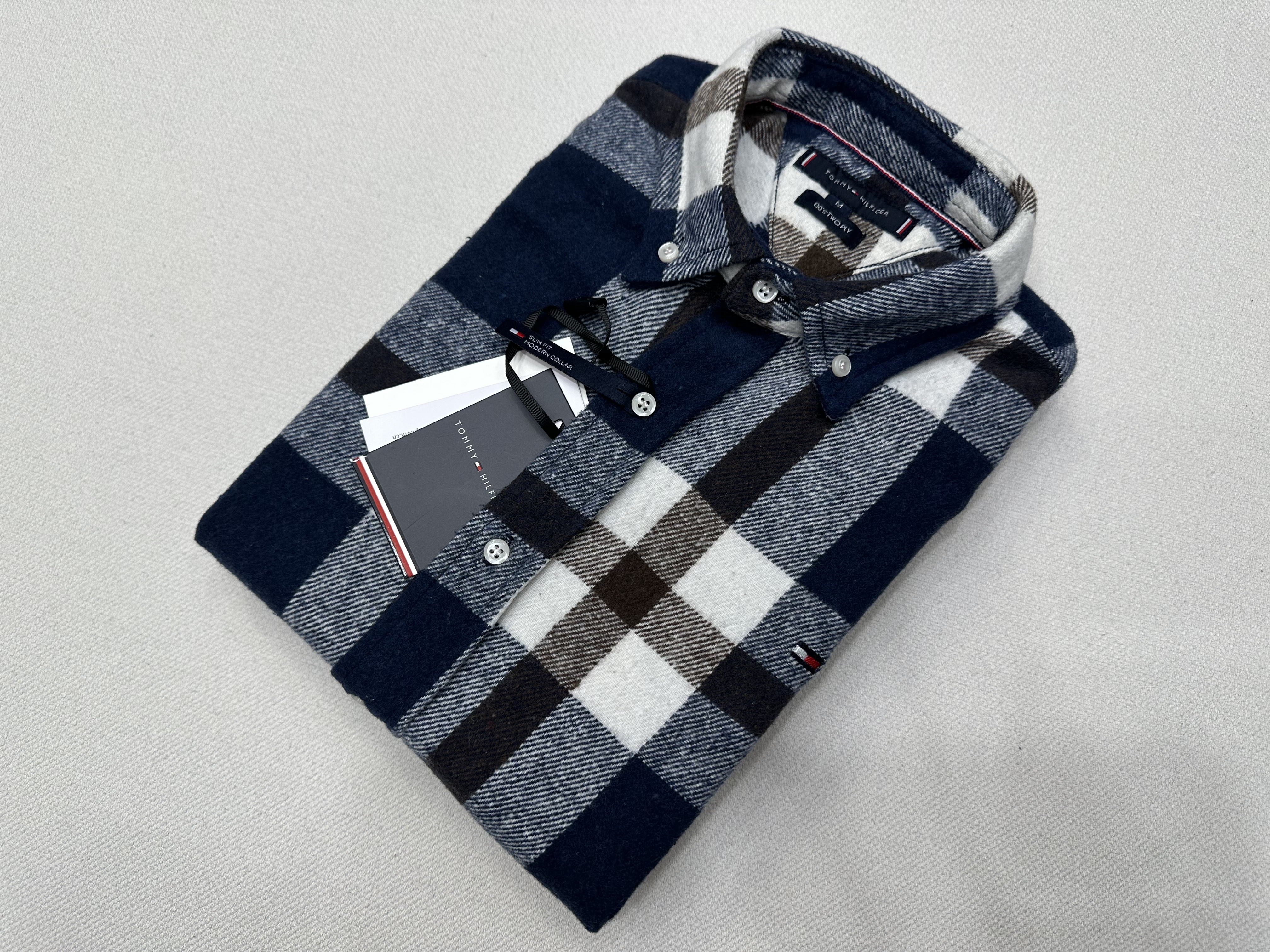 tommy 31.38$ CODE 301-10247-T gallery