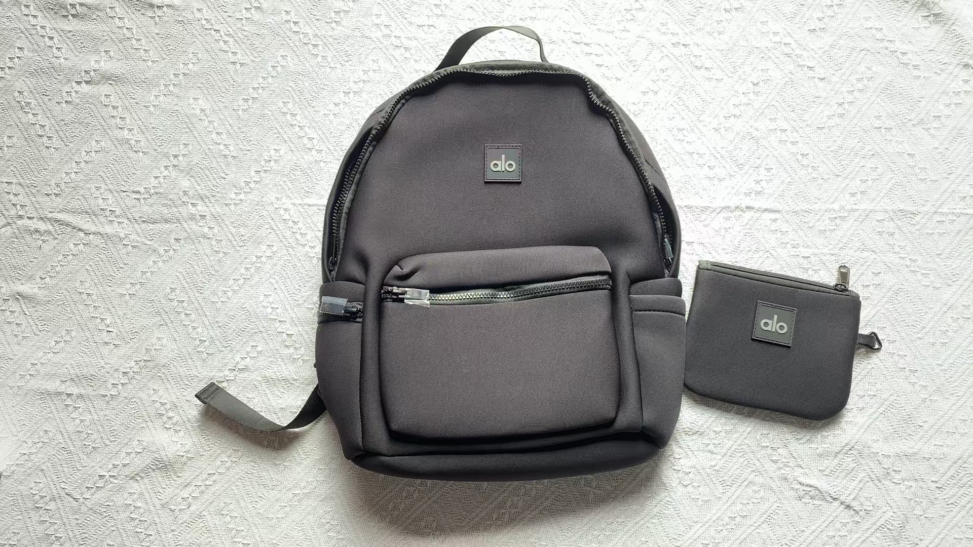 video AA993，243.99 alo bagpack gallery