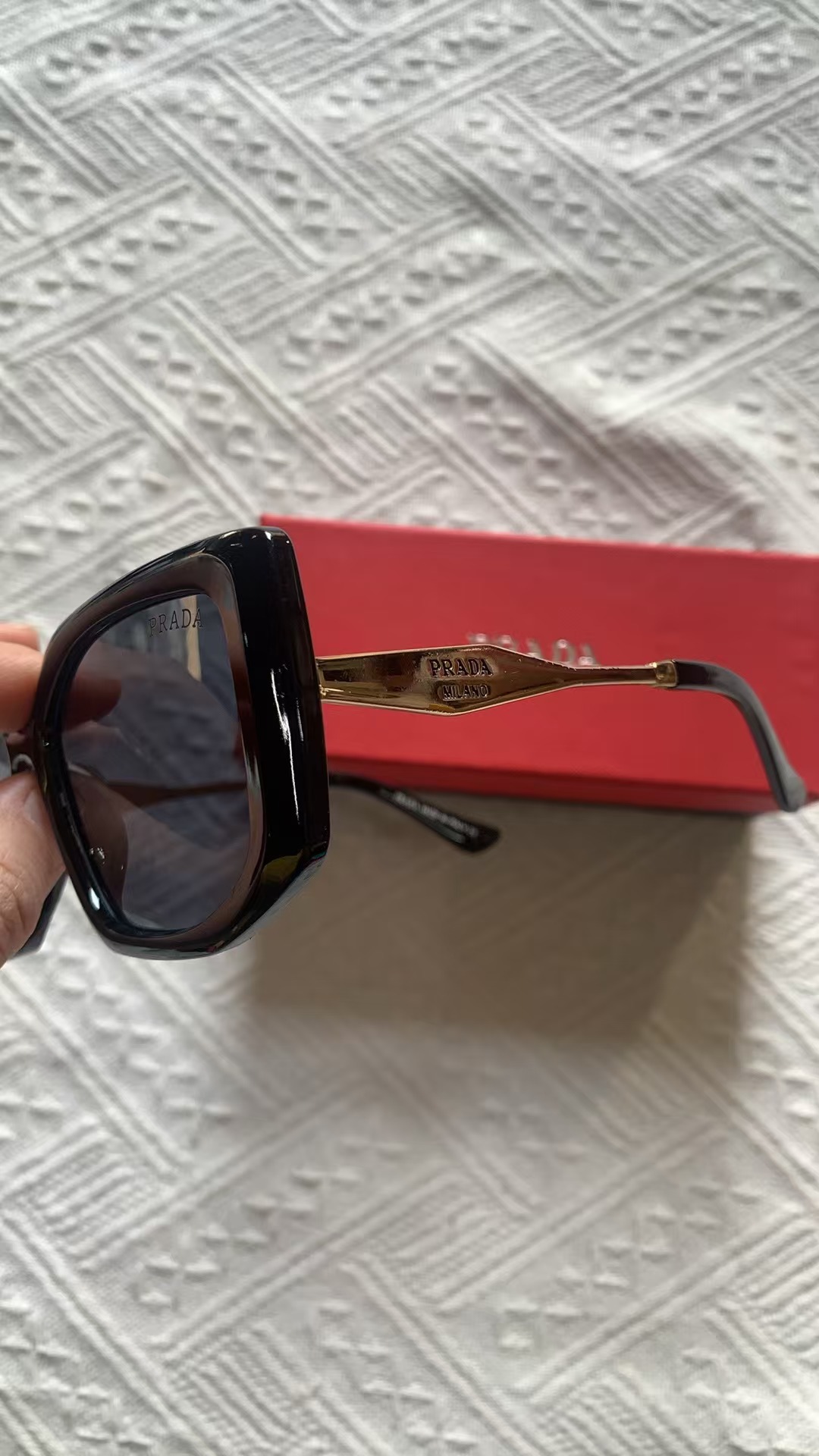 video CV3902-CV3908，Prada sunglasses 169.99 gallery