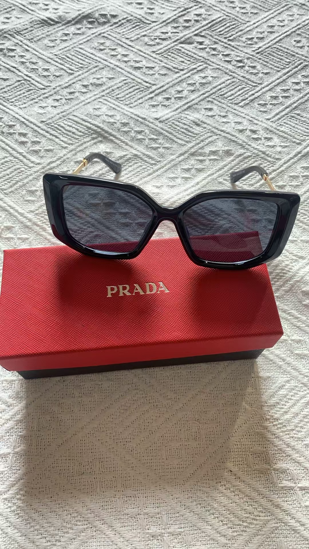 video CV3902-CV3908，Prada sunglasses 169.99 gallery