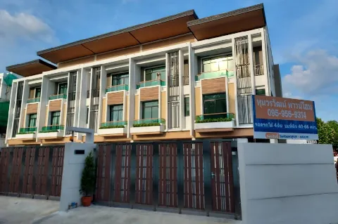 ทาวน์โฮม by ทุนวรวัฒน์