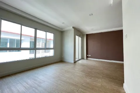 Modern condo 的画廊图 2