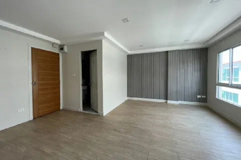 Modern condo 的画廊图 1