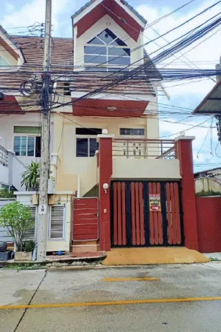 ทาวน์โฮม เมอริทเพลส ลาดพร้าว 87