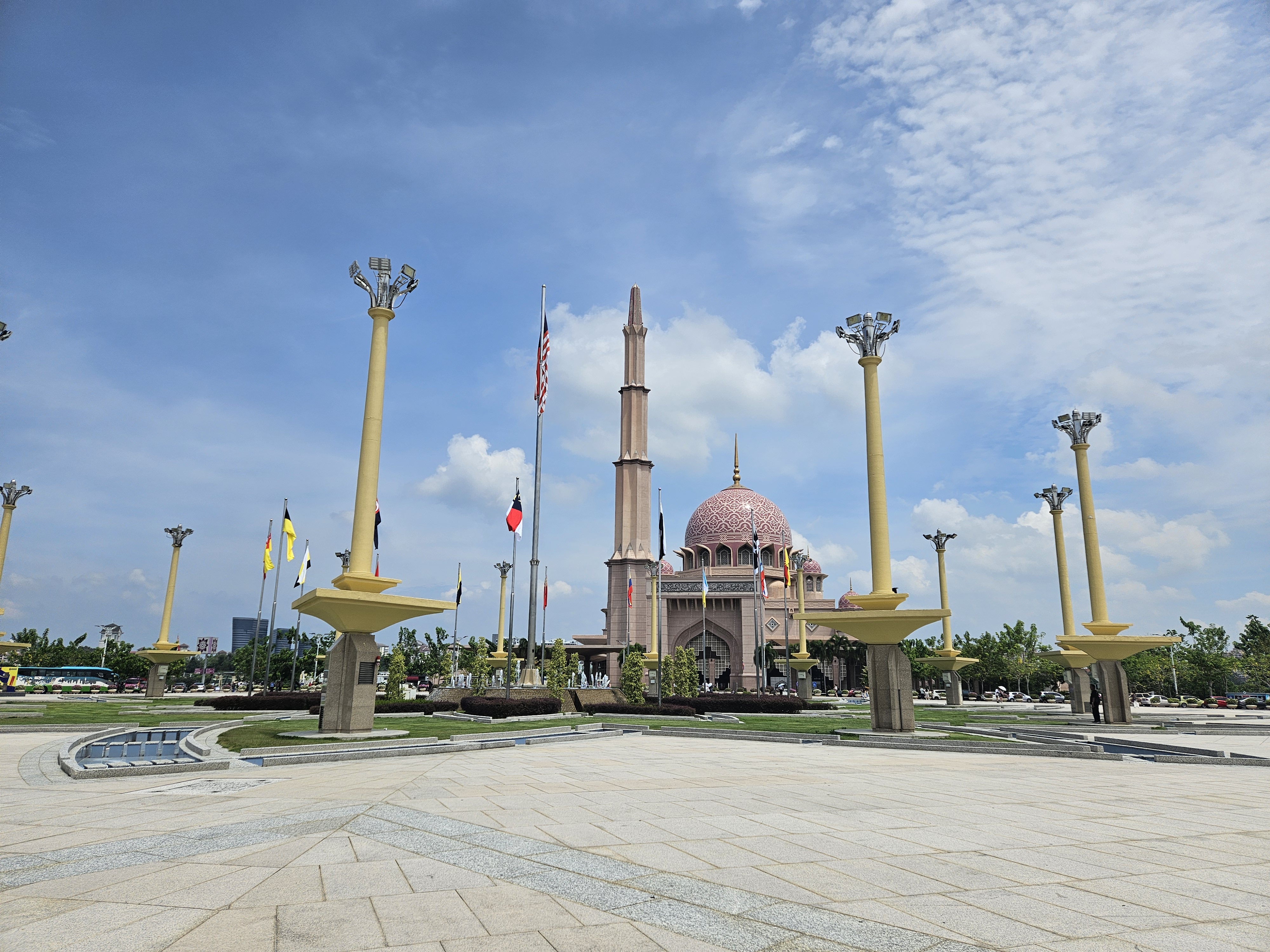 Discover Putrajaya Lake Cruise, Pink Mosque & Traditional Malaysian Lunch Experience