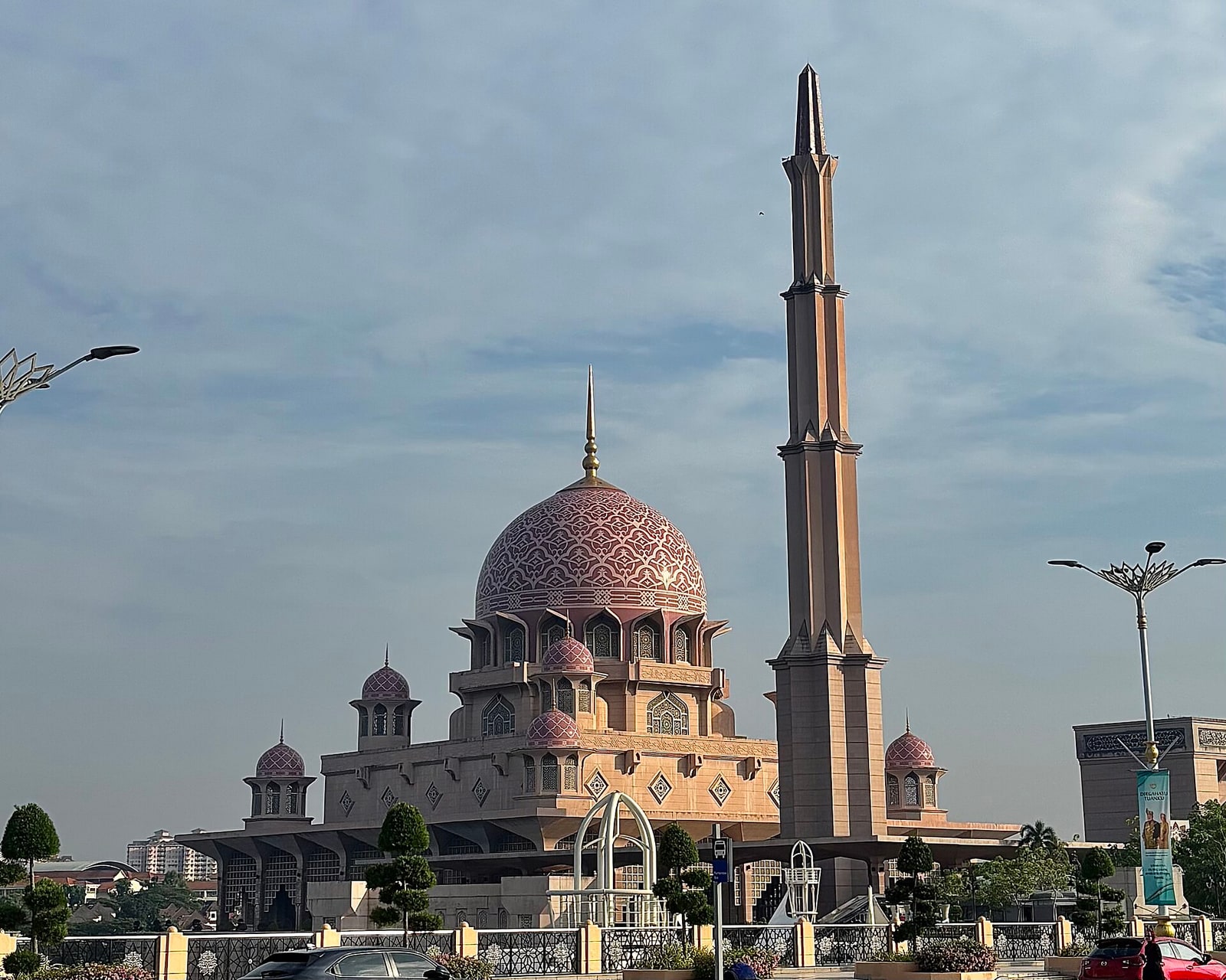Discover Putrajaya Lake Cruise, Pink Mosque & Traditional Malaysian Lunch Experience