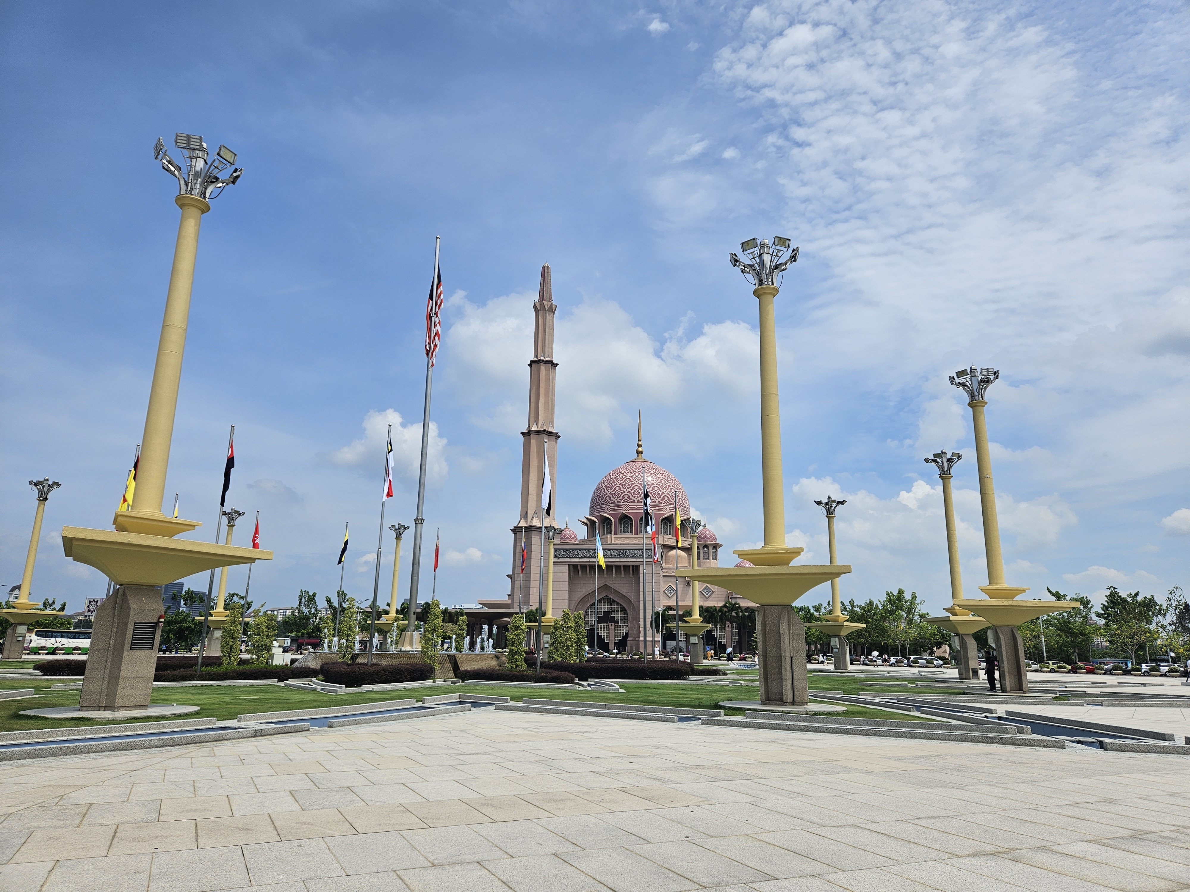 Discover Putrajaya Lake Cruise, Pink Mosque & Traditional Malaysian Lunch Experience