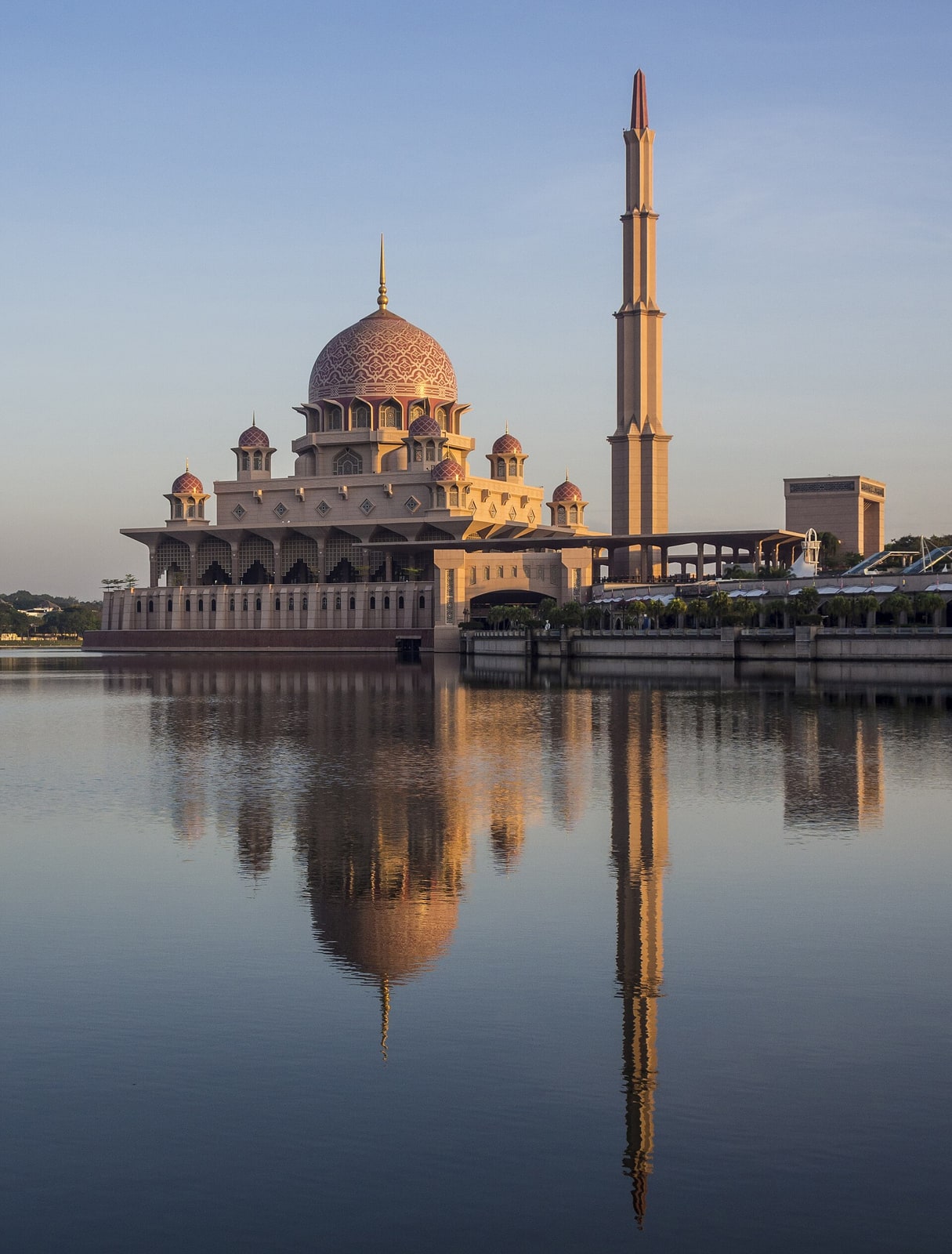 Discover Putrajaya Lake Cruise, Pink Mosque & Traditional Malaysian Lunch Experience