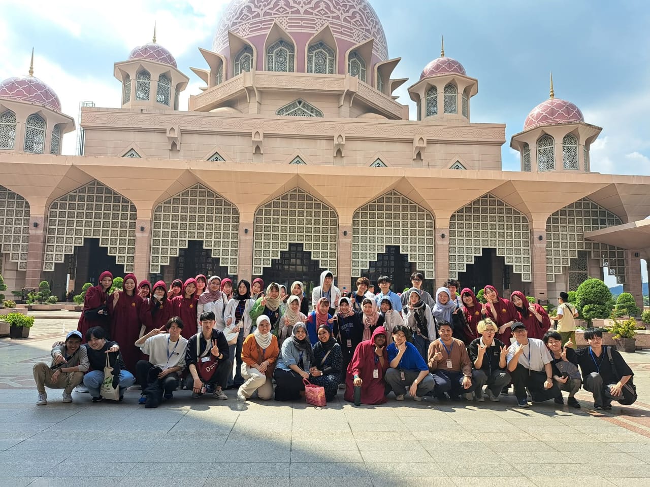 Discover Putrajaya Lake Cruise, Pink Mosque & Traditional Malaysian Lunch Experience