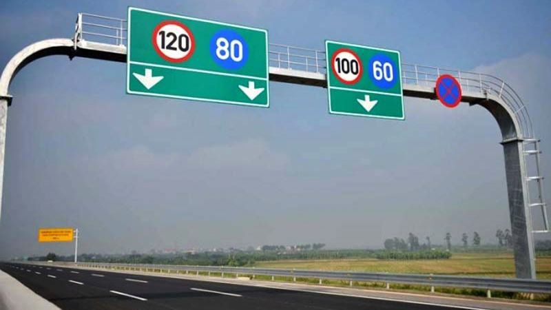 Quy định tốc độ của xe trên cao tốc năm 2023