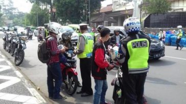 Polisi disiksa korban tilangnya