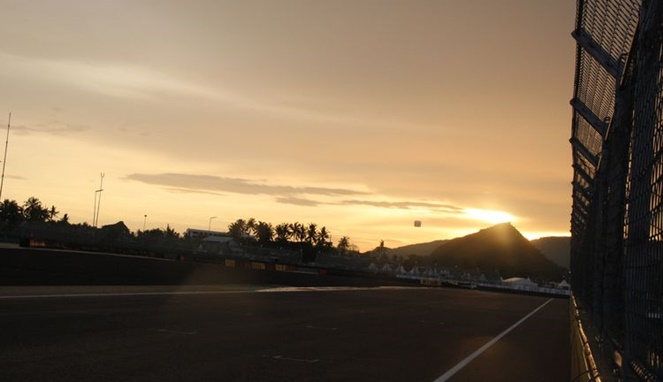 Sunset saat penutupan WSBK. [Sumber Gambar]