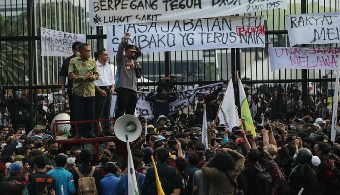 Demonstrasi mahasiswa menolak 3 periode. [Sumber Gambar]