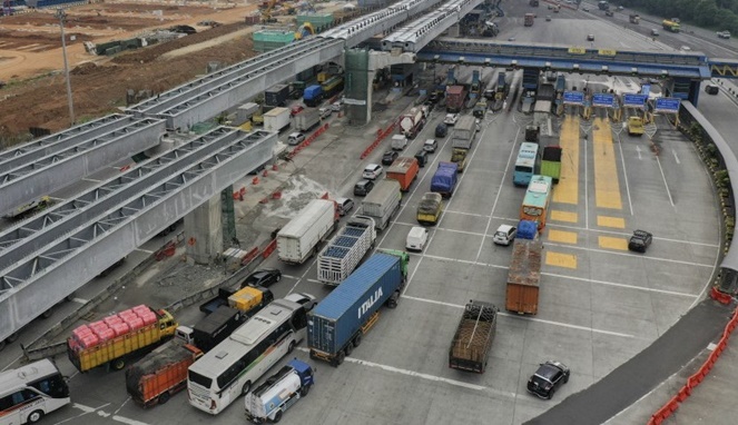 Gerbang tol Cikarang Utama di jalur Trans-Jawa. [Sumber Gambar]
