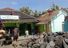 Masjid Al-Fatah di Sragen yang telanjur dirobohkan. [Sumber Gambar]