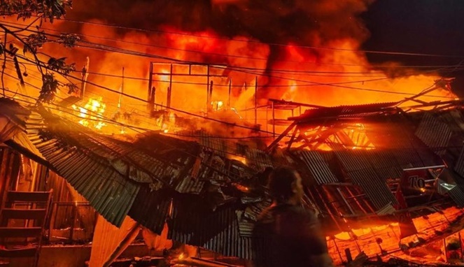Pasar Gembrong di Jakarta Timur kebakaran hebat. [Sumber Gambar]