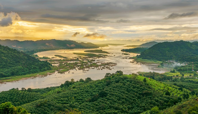 Sungai Mekong yang menjadi perbatasan beberapa negara. [Sumber Gambar]