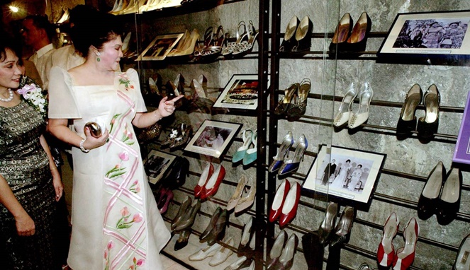 Koleksi sepatu mewah Imelda Marcos di Marikina Museum. [Sumber Gambar]