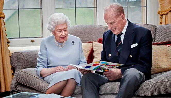 Ratu Elizabeth II bersama Pangeran Philip, sang suami. [Sumber Gambar]