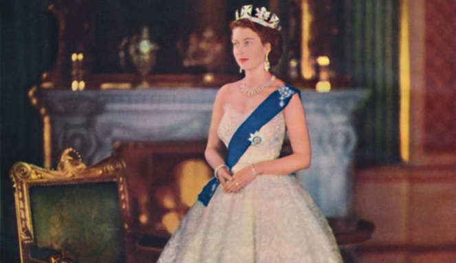 Ratu Elizabeth II saat dinobatkan sebagai pemimpin kerajaan Inggris. [Sumber Gambar]