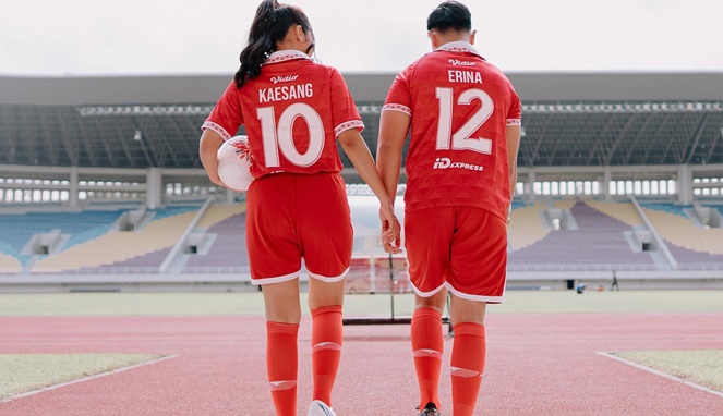 Kaesang dan Erina foto pre-wedding di Stadion Manahan Solo 2. [Sumber Gambar]