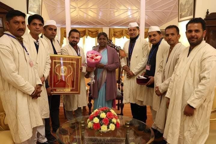 महामहिम राष्ट्रपति श्रीमती द्रौपदी मुर्मु के शिमला प्रवास के दौरान मुलाकात करते हुए हाटी समिति शिमला यूनिट के प्रतिनिधि