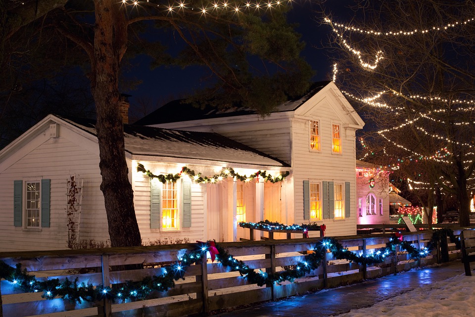 What Is The Best Holiday Light Installation Company Near Me in St. Joseph MO