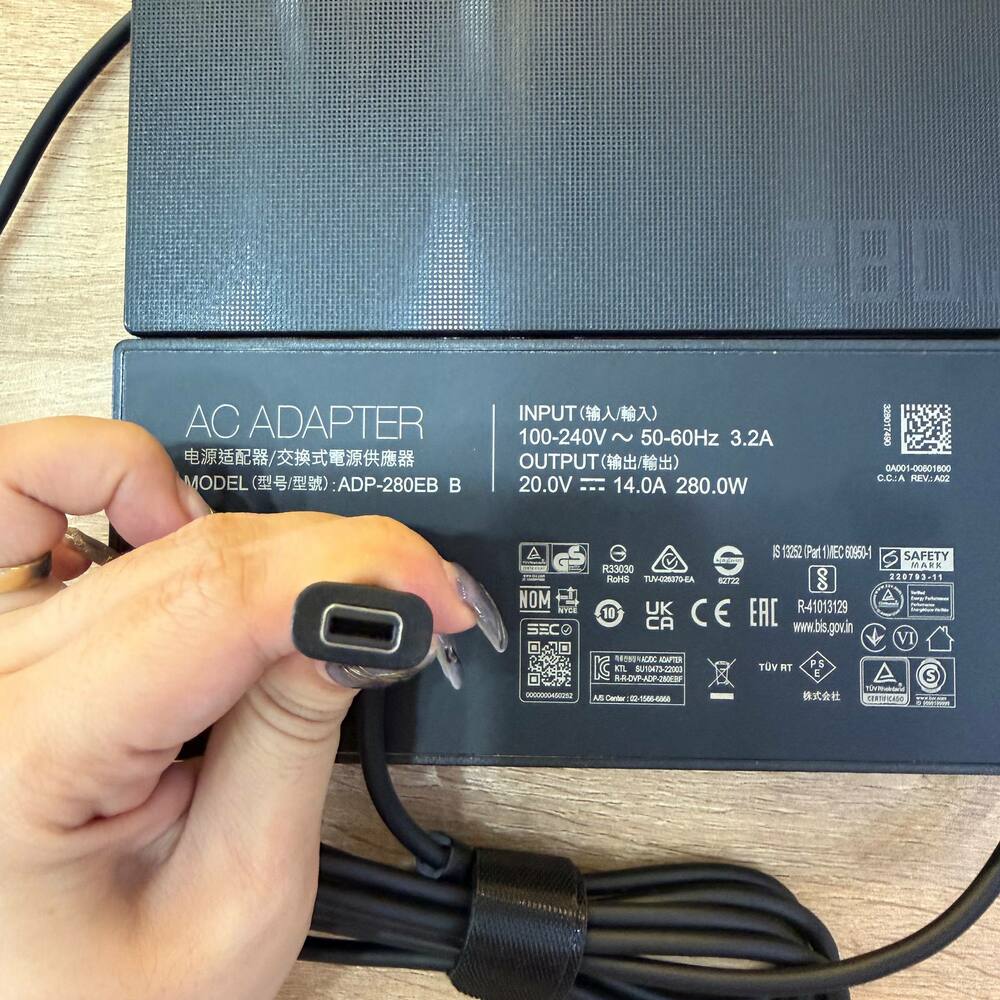 Thumb adapter asus 20v 14a 280w rectangle  compact plug
