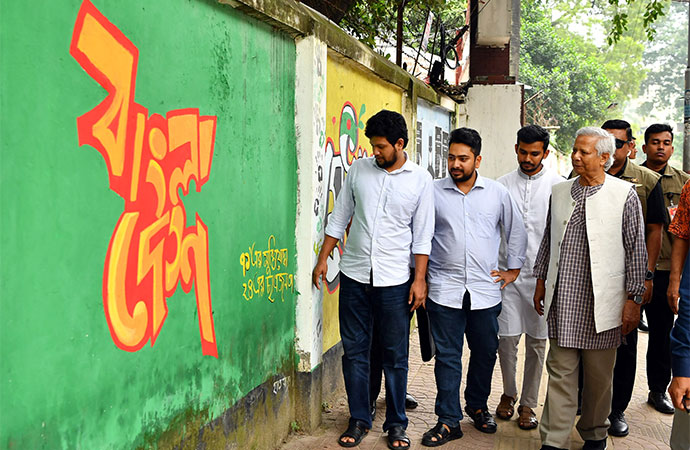 Chief Adviser visits DU campus to see graffiti drawn by youths