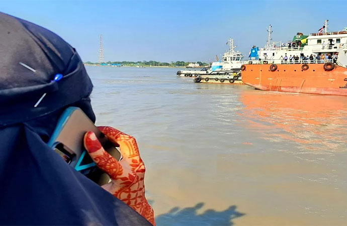 Wife welcomes sailor back from Somali pirates with mehendi on her hands