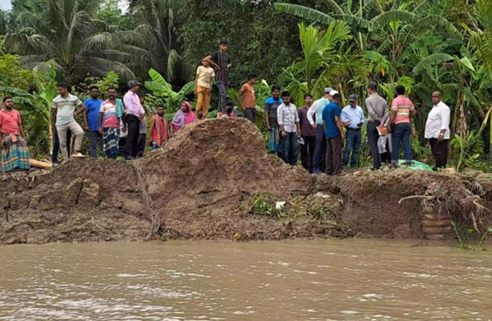 Nabaganga erosion hits Narail villages