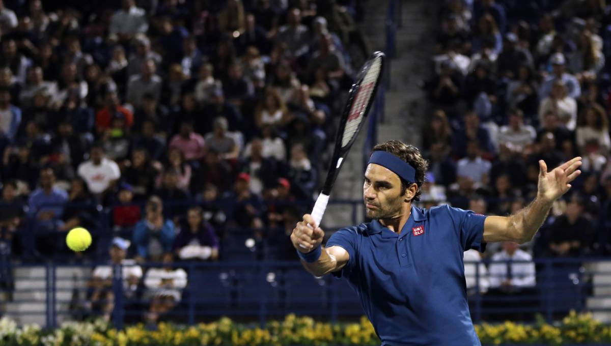 Federer reaches semis in Dubai as he chases 100th title