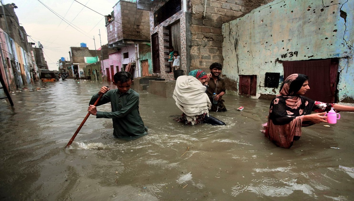 Monsoon rains inundate Pakistan, cause 17 deaths