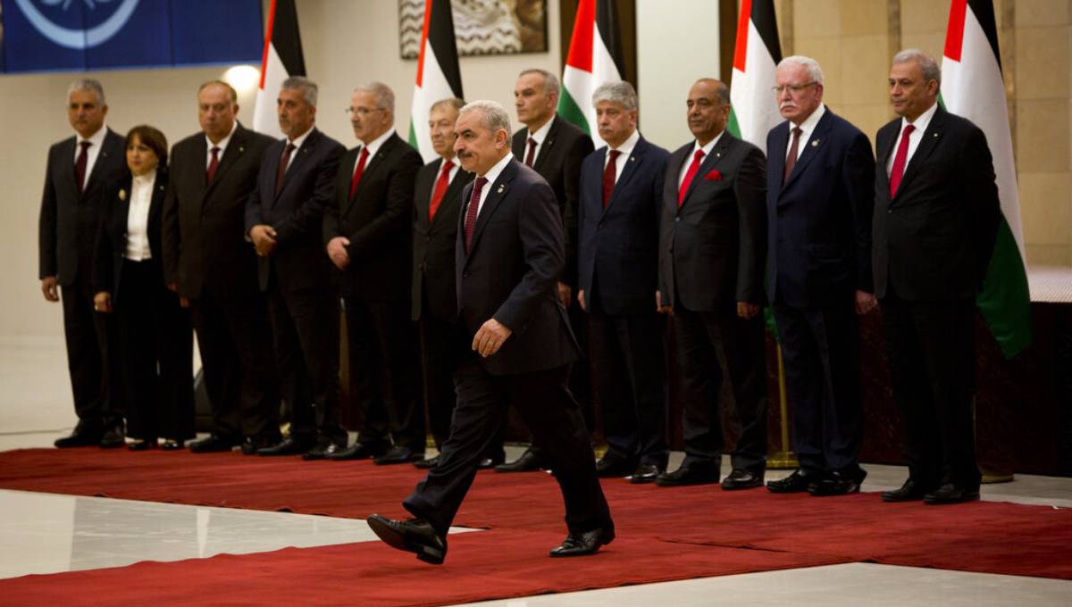 Palestinian government sworn in, again, after botched oath
