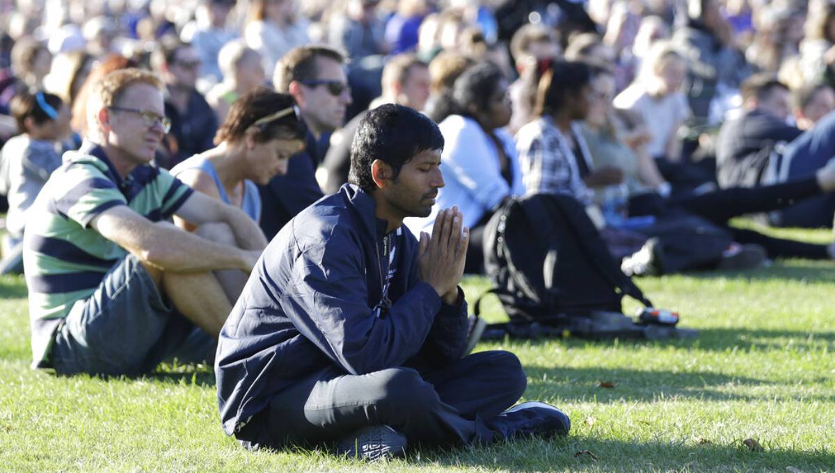 Thousands attend New Zealand vigil to honor 50 mosque dead