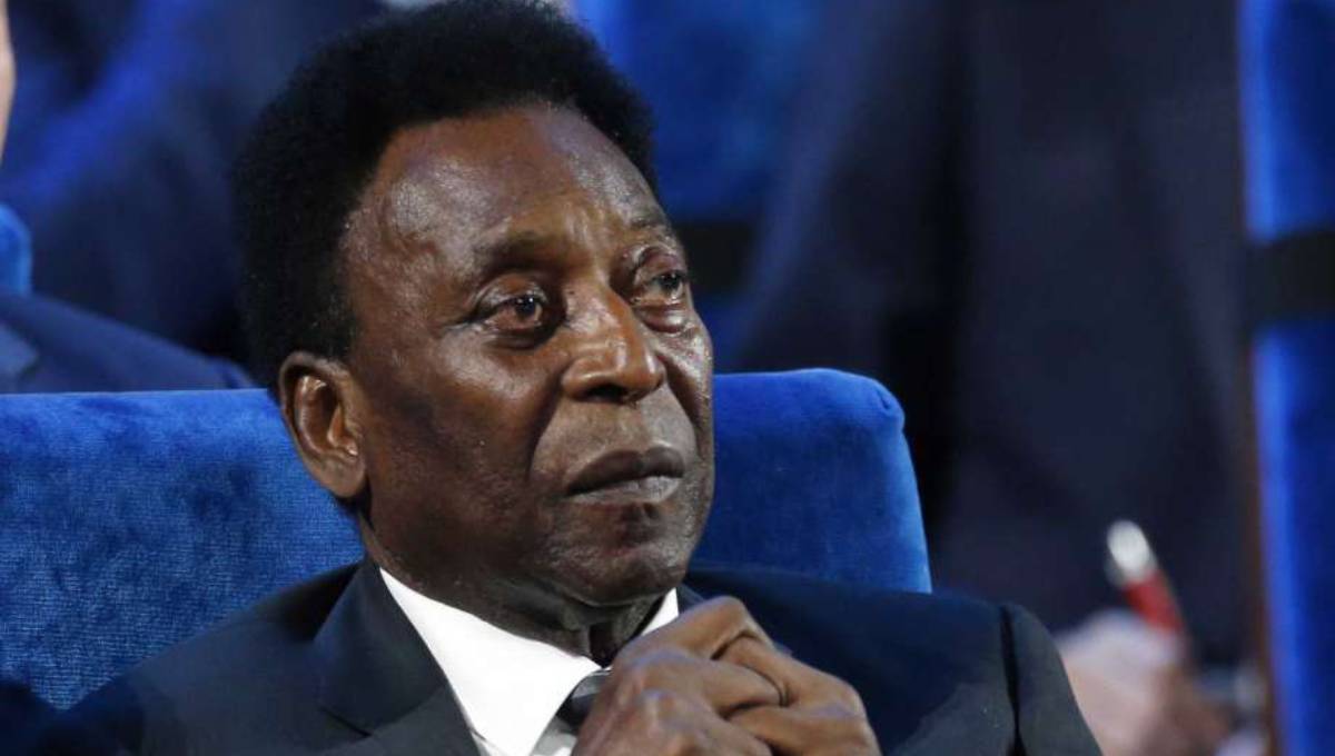 Brazil's Pele undergoes surgery for removal of kidney stone
