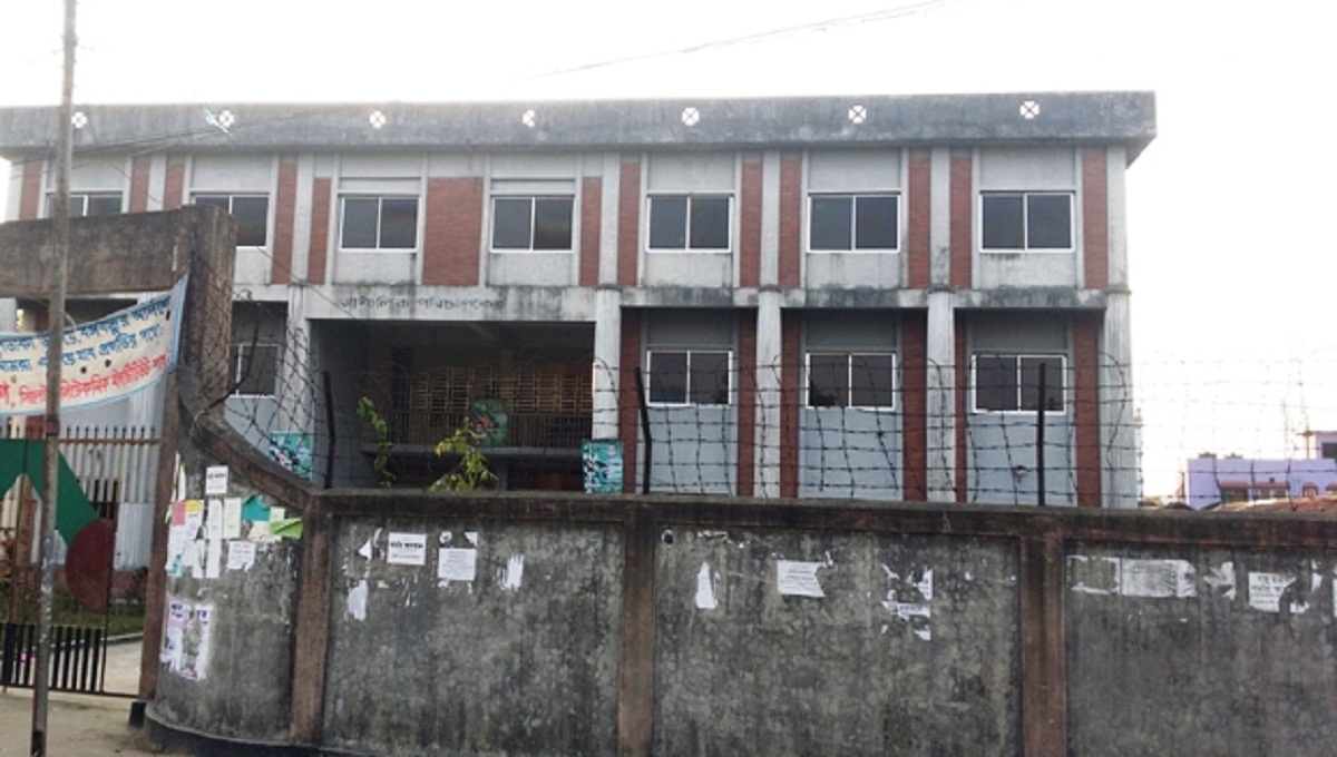 An office in Sylhet where there is no work