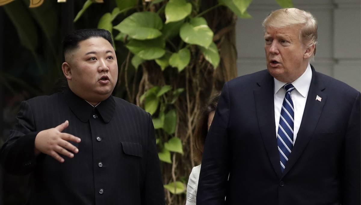 Trump, Kim hold 1st formal bilateral meeting