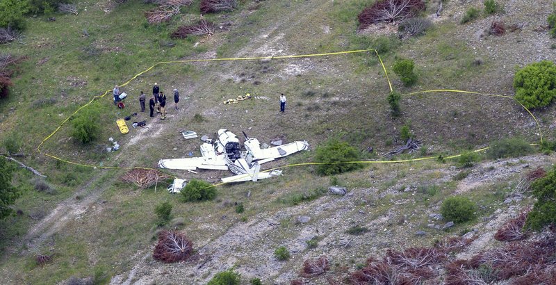 Officials say 6 people died in Texas small plane crash