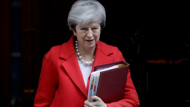 UK lawmakers vote to hold prime minister to Brexit promises