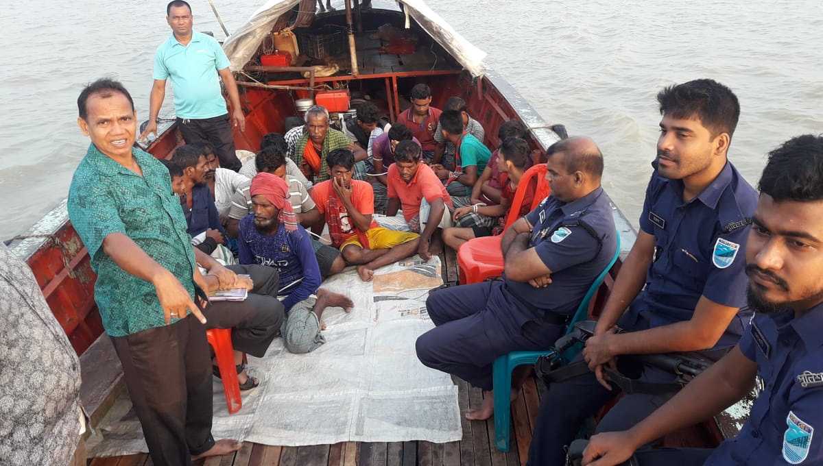 13 fishermen jailed for defying hilsa ban in Shariatpur