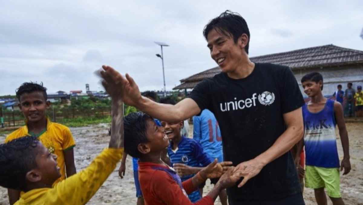 Japanese footballer Hasebe visits Cox’s Bazar Rohingya camps