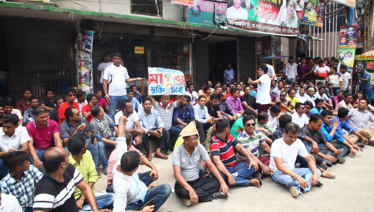 JCD group stages demo again in front of BNP central office